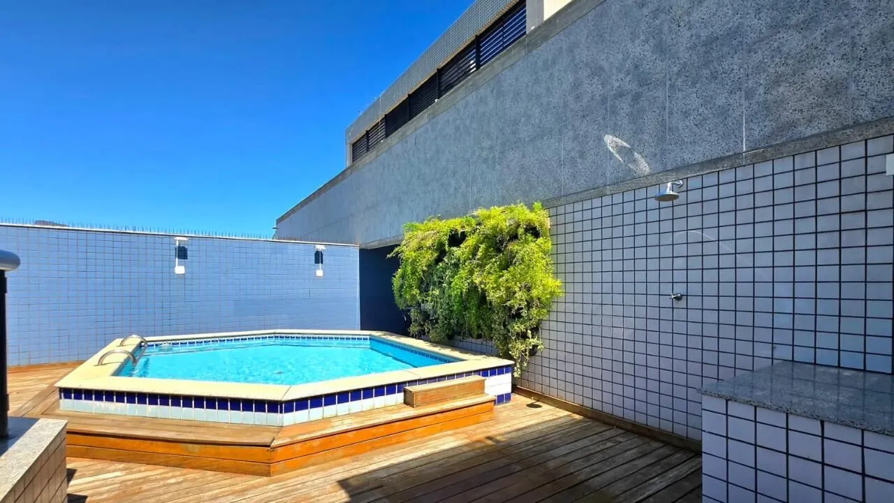 Cobertura com 4 quartos para alugar na Barra da Tijuca, 550m2, Frontal Mar