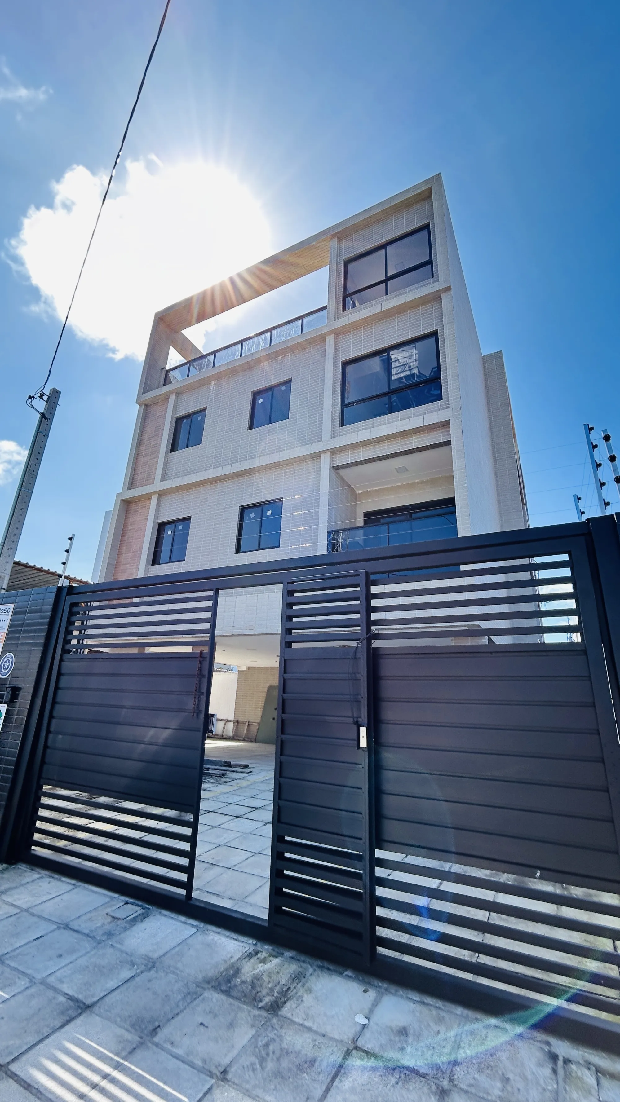 PORTALE SOLARE RESIDENZIALE – APARTAMENTOS DE 2 E 3 QUARTOS NO PORTAL DO SOL