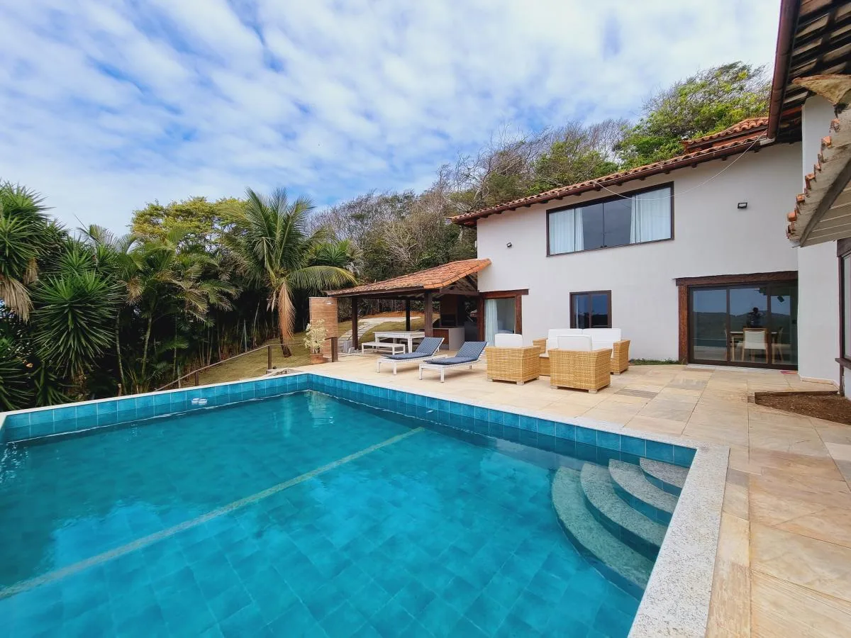 Casa para Venda em Armação dos Búzios / RJ no bairro Ferradura