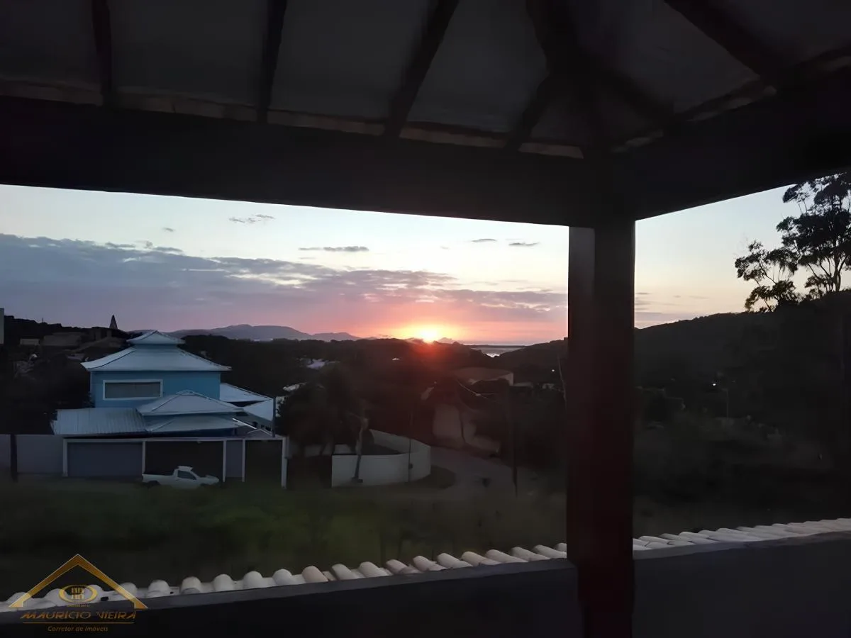 Casa em Condomínio para Venda em Cabo Frio / RJ no bairro Peró